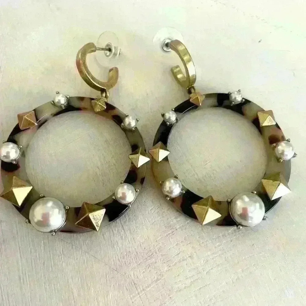 Tortoise and studs with pearls earrings by Stella & Dot. Lightweight and fun!